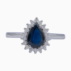 Ring aus 18 Karat Weißgold mit Saphir und Diamanten