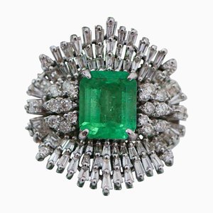 Ring aus 18 Karat Weißgold mit Smaragd und Diamanten