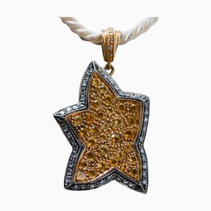 Collar con colgante de estrella de oro rosa y plata con topacio y diamantes