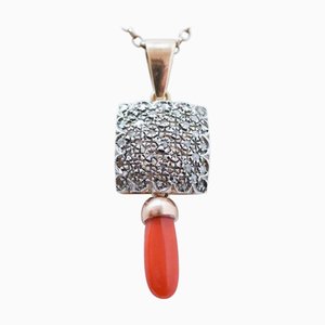 Collar con colgante de oro rosa y plata con coral y diamantes