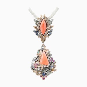 Anhänger aus Roségold und Silber mit Korallen und Smaragden