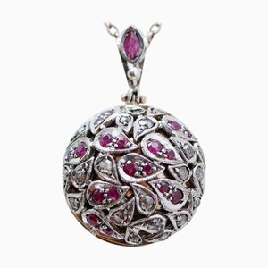Anhänger mit Rubinen, Diamanten, Roségold und Silber