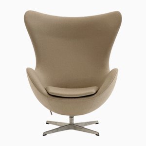 Egg Swivel Lounge Chair in Beige Fabric and Metal by Arne Jacobsen for Fritz Hansen