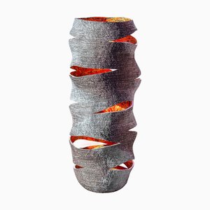 Jarrón Wave Lantern escultural de Donatas Zukauskas