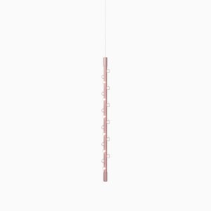 Lampada a sospensione Lucy media verticale in alluminio rosa di JSPR