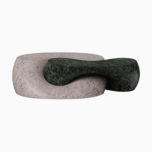 Tavolino da caffè Interconnected Form in marmo verde scuro e sabbia di Antonio De Marco