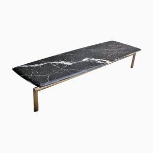Mesa de centro Sasso 200 Statuario de mármol y metal bronce claro de Casa Casati