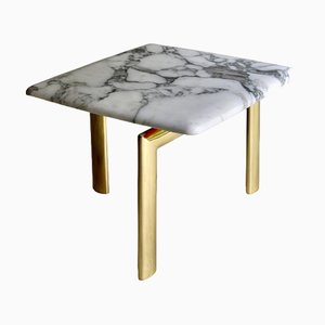 Mesa auxiliar Sasso 36 Arabescato de mármol blanco y metal cromado dorado de Casa Casati