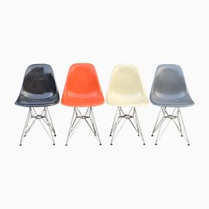 Sedie Eiffel DSR vintage in fibra di vetro di Charles & Ray Eames per Herman Miller, anni '50, set di 4