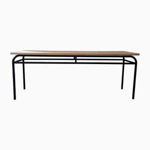 Mesa de madera con patas de metal