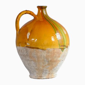 Jarra grande esmaltada en amarillo, década de 1890