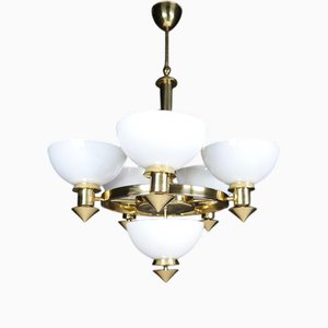 Lampadario scultoreo in ottone e vetro opalino bianco, Italia, anni '70