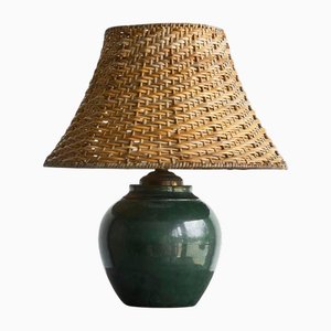 Grüne Lustre Glasierte Studio Tischlampe aus Keramik mit Rattanschirm, 1970er