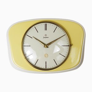 Orologio da parete Mid-Century giallo pastello in stile Max Bill di Junghans, Germania, anni '50