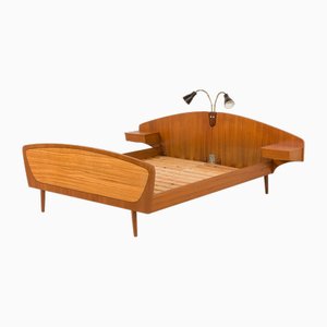 Skandinavisches Mid-Century Queen Size Bett mit Nachttischen und Lampe, 1950er