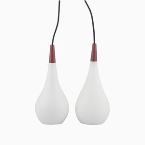 Colgantes de vidrio opalino y madera preciosa atribuidos a Tue Poulsen para Louis Poulsen, años 60. Juego de 2