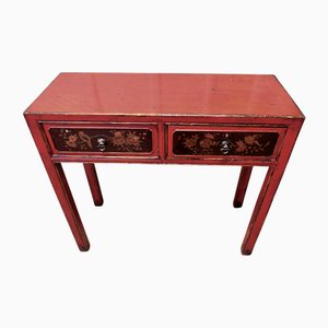 Orientalischer rot lackierter Beistelltisch