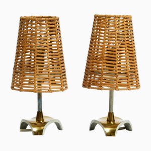 Lámparas de mesa Mid-Century modernas de latón con pantallas de ratán, años 50. Juego de 2