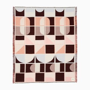Grid Decke in Rosa und Kastanienbraun von Granite + Smoke