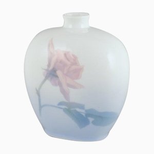 Vaso Art Nouveau in porcellana con motivo floreale e libellula di Royal Copenhagen, anni '20