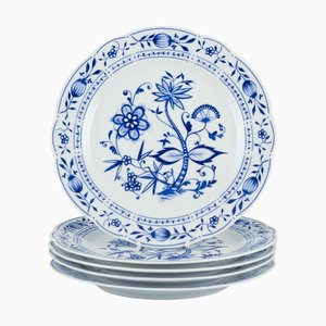 Kahla, Germany. A Set of Five Lunch Plates in Porcelain. Blue Onion Decoration., 1970s, Set of 5