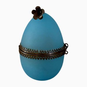 Antikes Ei aus Opalglas mit blauem Hintergrund, 1800er