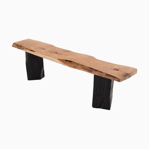 Live Edge Holzbank mit verkohlten Beinen von Logniture
