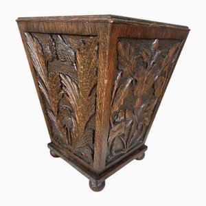 Antiker Arts & Crafts Pflanzgefäß aus geschnitzter Eiche mit botanischen Motiven und Bun Feet, Großbritannien, Frühes 19. Jh.