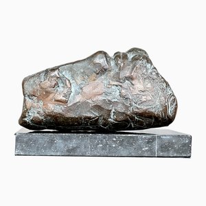 Brigitte Wawoe, Ruhender Kopf, 1980er, Bronze auf Granitsockel
