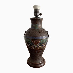 Lámpara de mesa cloisonné de bronce, China, década de 1880