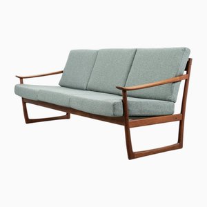 FD130 White Sofa by Peter Hvidt