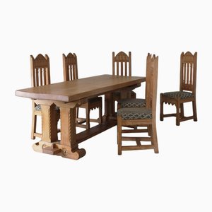 Neugotischer Refectory Esstisch mit Stühlen, 7 . Set