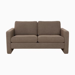 Sofá de dos plazas Conseta de tela en beige marrón de Cor