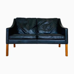 Schwarzes dänisches 2-Sitzer Ledersofa von Børge Mogensen, 1960er