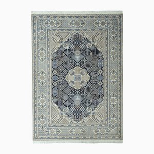 Hand-Knotted Nain 9la Oriental Rug with Silk