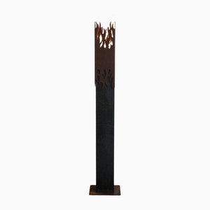 Columna de roble oscuro y antorcha de jardín de Stefan Traloc