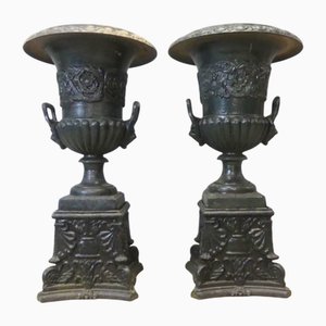 Urnas de jardín victorianas grandes de dos secciones de hierro fundido. Juego de 2