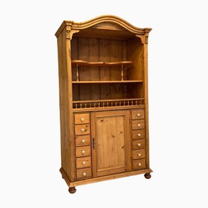 Rustikales Bücherregal aus Naturholz