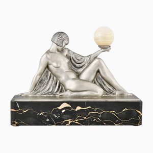 Raymonde Guerbe, Art Deco Sitzende Dame mit Ball, 1930er, Metall mit Onyx Sockel
