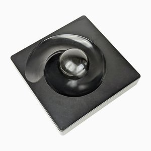 Posacenere Spiros scultoreo in melamina nera di E. Peduzzi Riva per Artemide, 1968