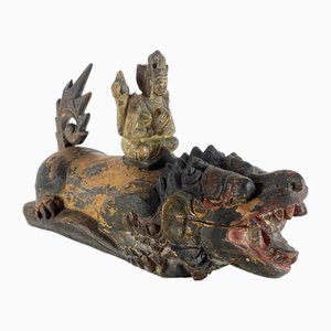 Südostasiatischer Künstler, Skulptur eines fantastischen Tieres mit Gottheit, 1800er, Holz