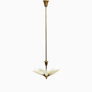 Kleine Mid-Century Moderne Italienische Hängelampe aus Messing mit Beigefarbenen Glasschirmen, 1950er