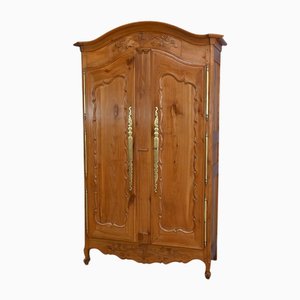 Nantaise Kleiderschrank im Louis XV Stil aus Kirschholz, Frühes 19. Jh.
