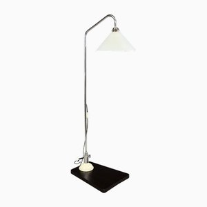 Lampada da terra in metallo cromato con paralume in vetro, anni '60
