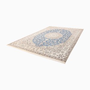 Nahöstlicher handgeknüpfter Nain Teppich mit Blumenmuster