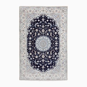 Nahöstlicher handgeknüpfter Nain Teppich mit Blumenmuster