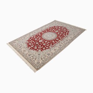 Nahöstlicher handgeknüpfter Nain Teppich mit Blumenmuster