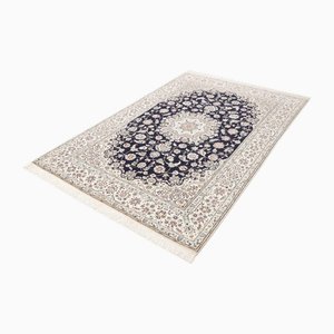 Nahöstlicher handgeknüpfter Nain Teppich mit Blumenmuster