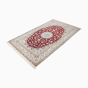 Nahöstlicher handgeknüpfter Nain Teppich mit Blumenmuster