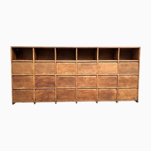 Mueble artesanal antiguo de 24 compartimentos, años 50